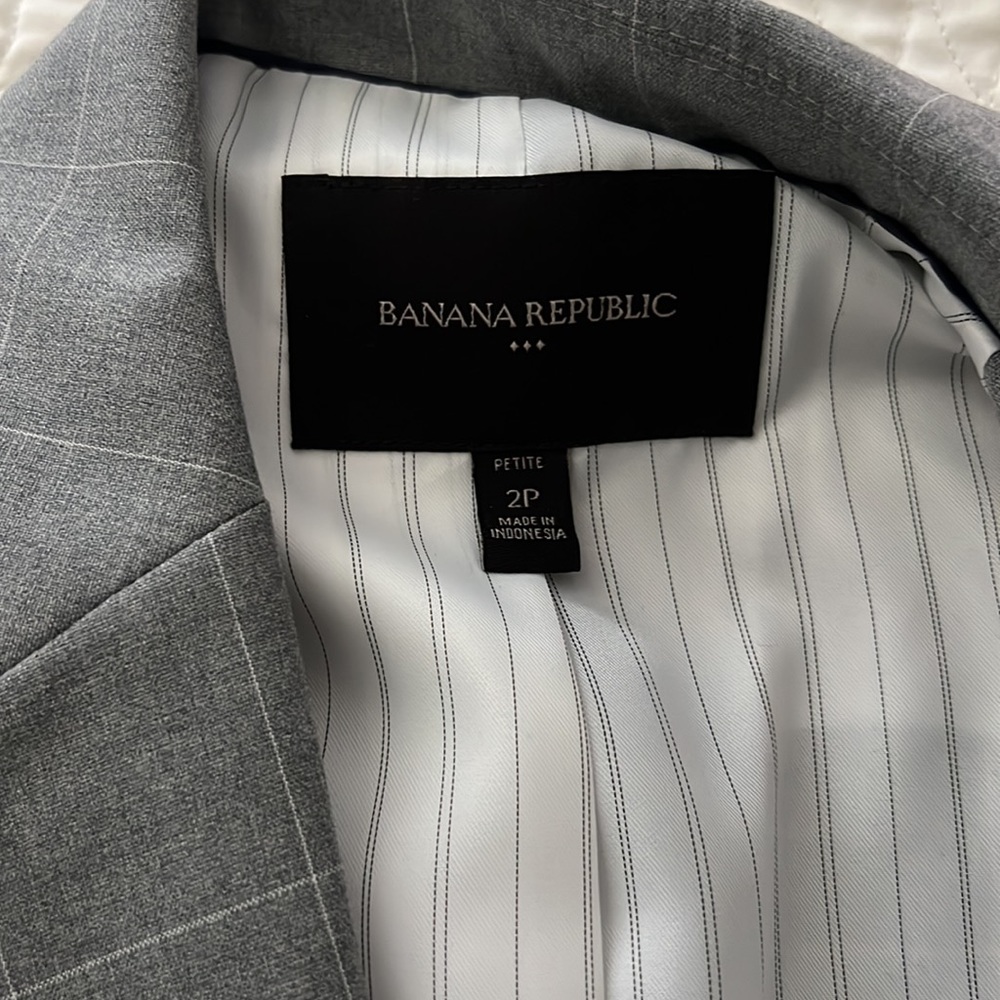 Suit jacket - with suit pants LISTED SEPARATELY. BARELY WORN. - Picture 4 of 7